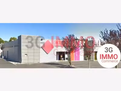 Vente local commercial 1052m² à St-Jean-d'Angély
