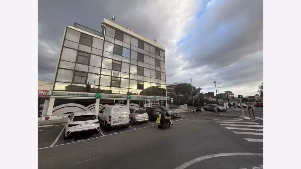 AV murs commerciaux libres 57m² St-Laurent-du-Var