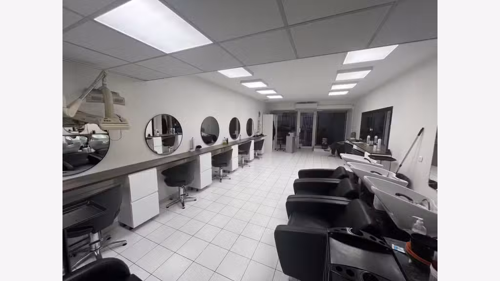 AV murs commerciaux libres 57m² St-Laurent-du-Var