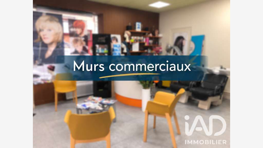Vente murs en angle de rue passante à Segré