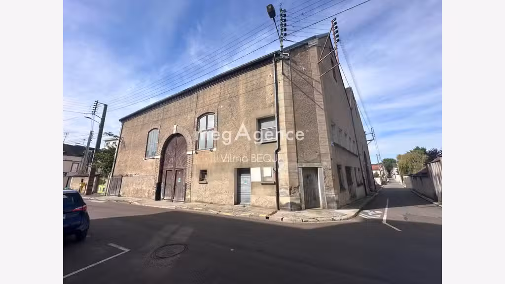 Vente local commercial 796m² à Sens