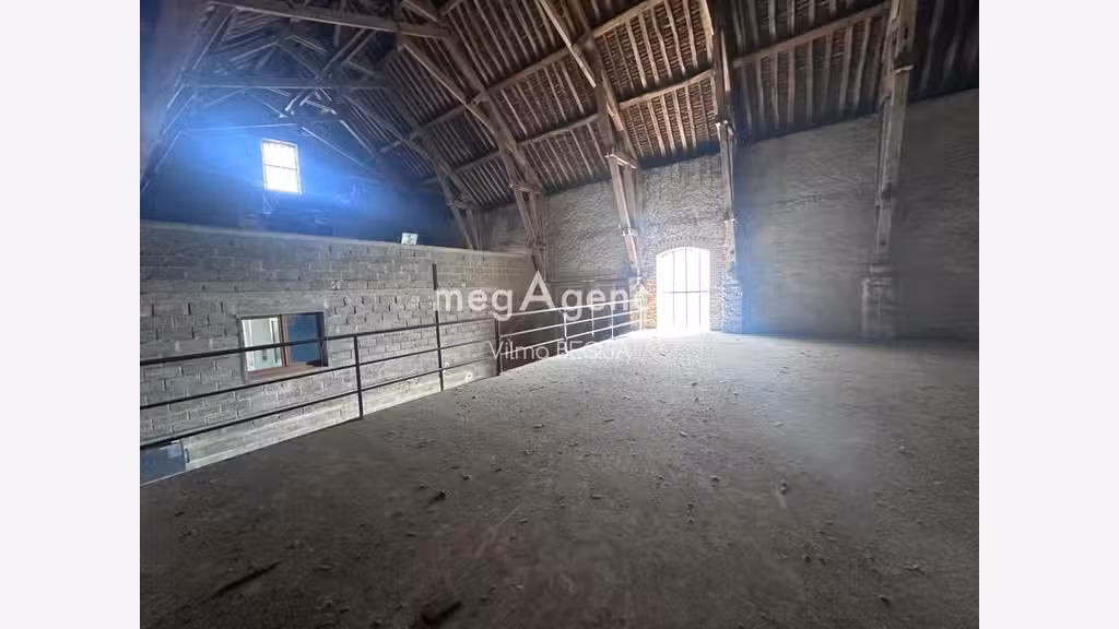 Vente local commercial 796m² à Sens