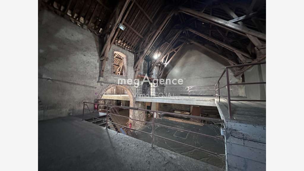 Vente local commercial 796m² à Sens