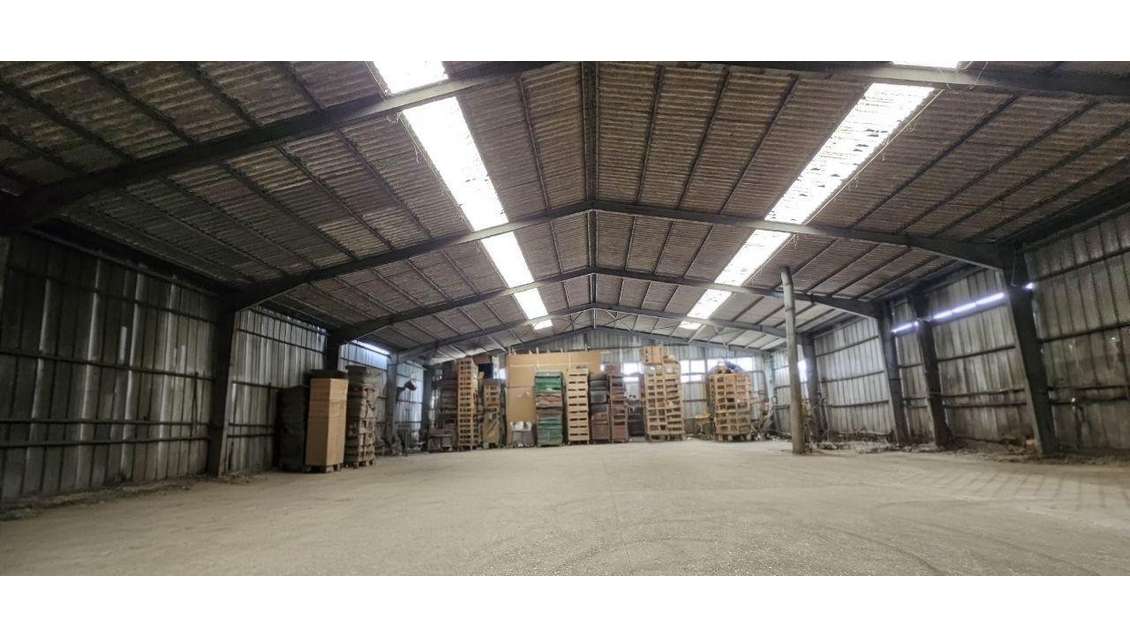 Vente 2 entrepôts 1765m² à Villevoques