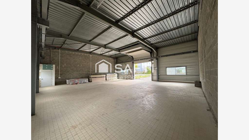 Local d'activité 160m² à Douvres la Délivrande