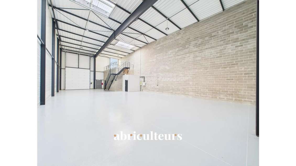 Vente local d'activité neuf 300m² à 1h de Paris