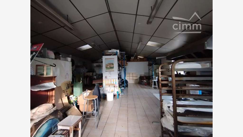 Vente local entrepôt 100m² terrain 582m² à Quillan