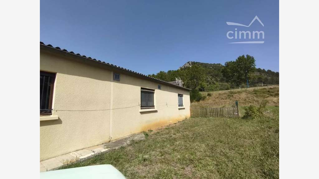 Vente local entrepôt 100m² terrain 582m² à Quillan