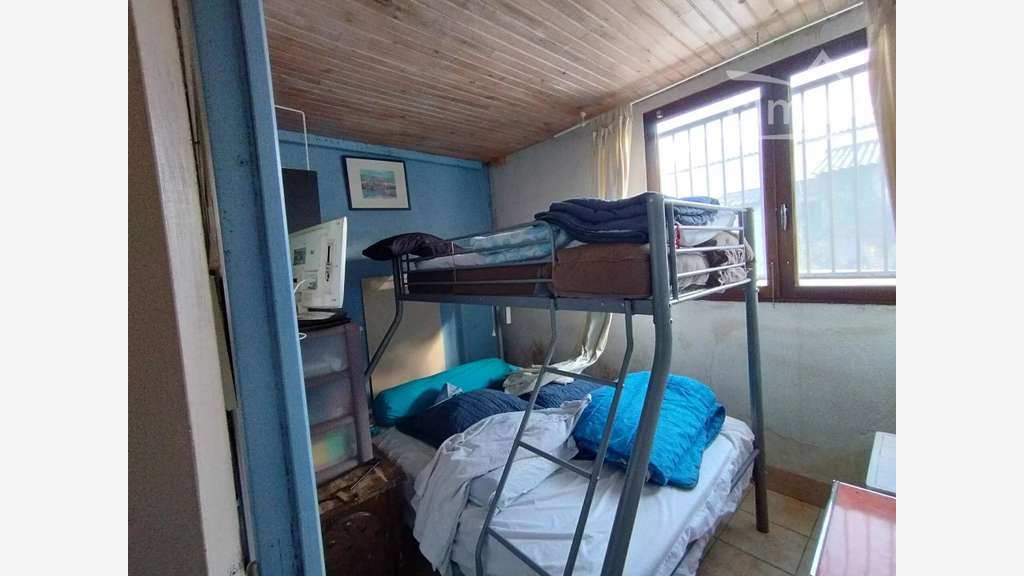 Vente local entrepôt 100m² terrain 582m² à Quillan