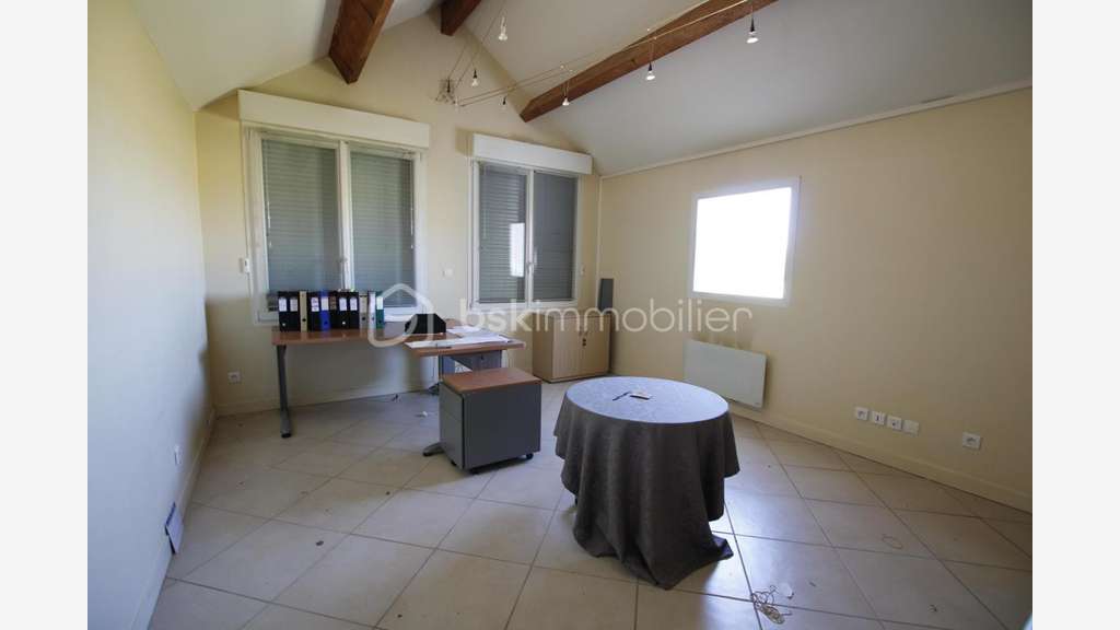 Vente local industriel 194m² à Blandy les Tours