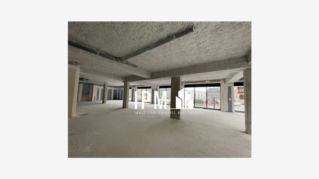 Vente local commercial 73m² à La Destrousse
