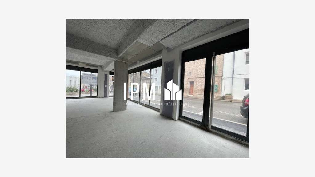 Vente local commercial 73m² à La Destrousse