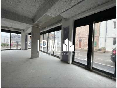 Vente local commercial 73m² à La Destrousse