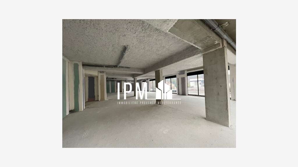 Vente local commercial 73m² à La Destrousse