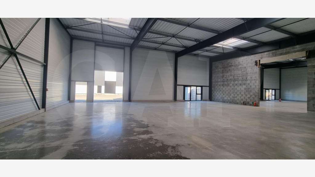 Vente cellule d'activité 400m² Route du Meuble
