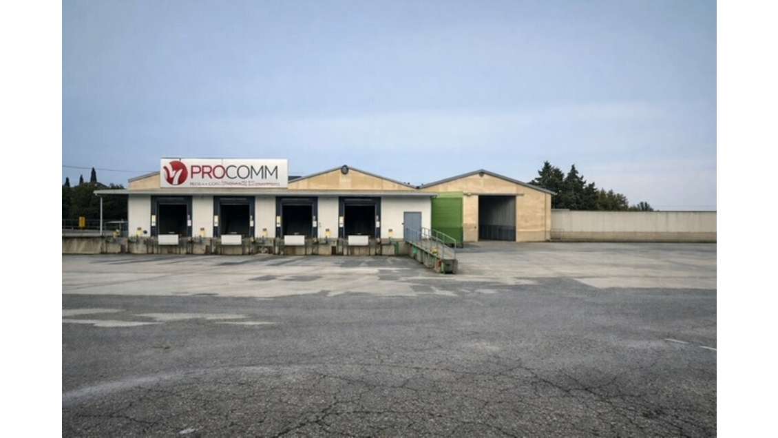 Vente entrepôt 1200m² sur 5937m² à Châteaurenard