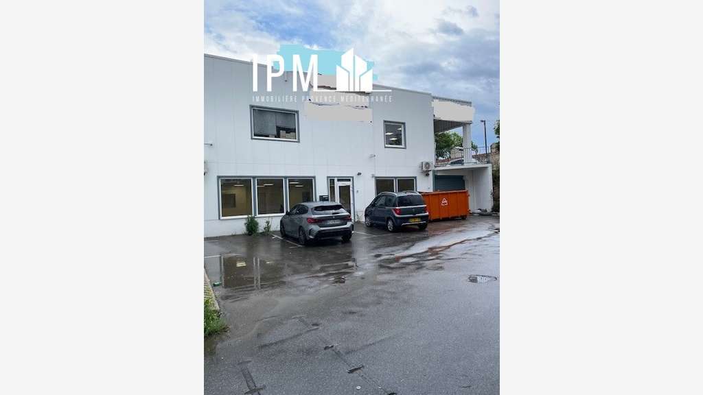 Vente local commercial/activités 402 m² 13012