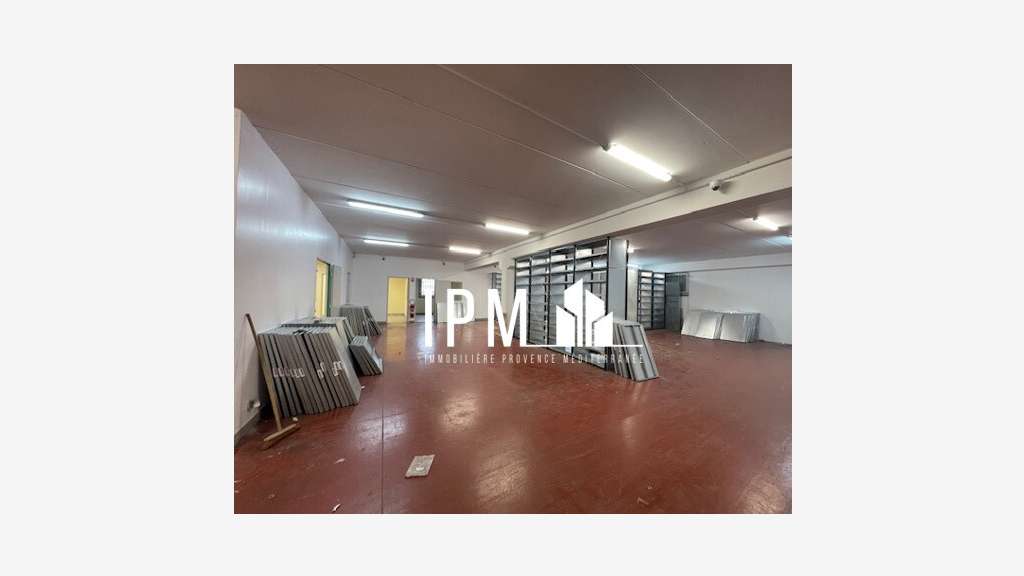 Vente local commercial/activités 402 m² 13012