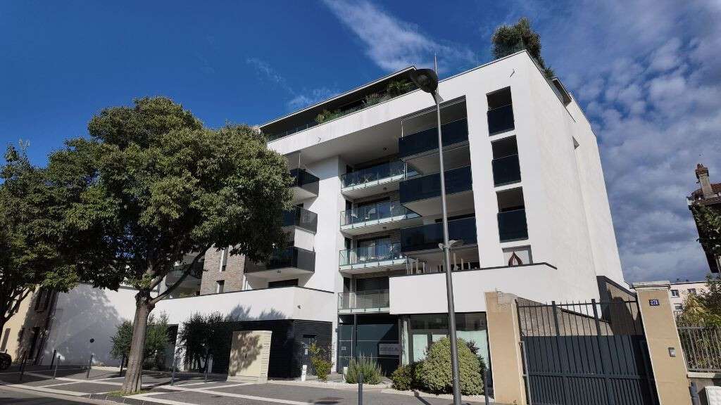 Vente local commercial 71m² en VEFA à Valence