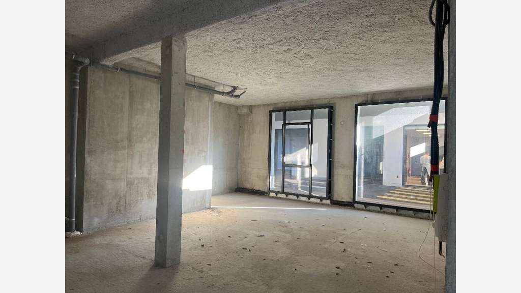 Vente local commercial 71m² en VEFA à Valence