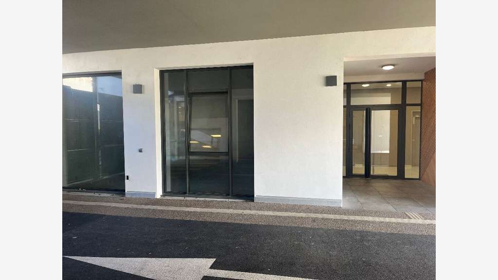 Vente local commercial 71m² en VEFA à Valence