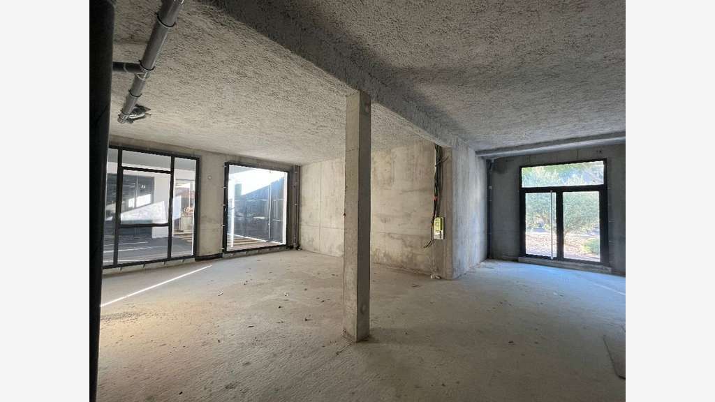 Vente local commercial 71m² en VEFA à Valence