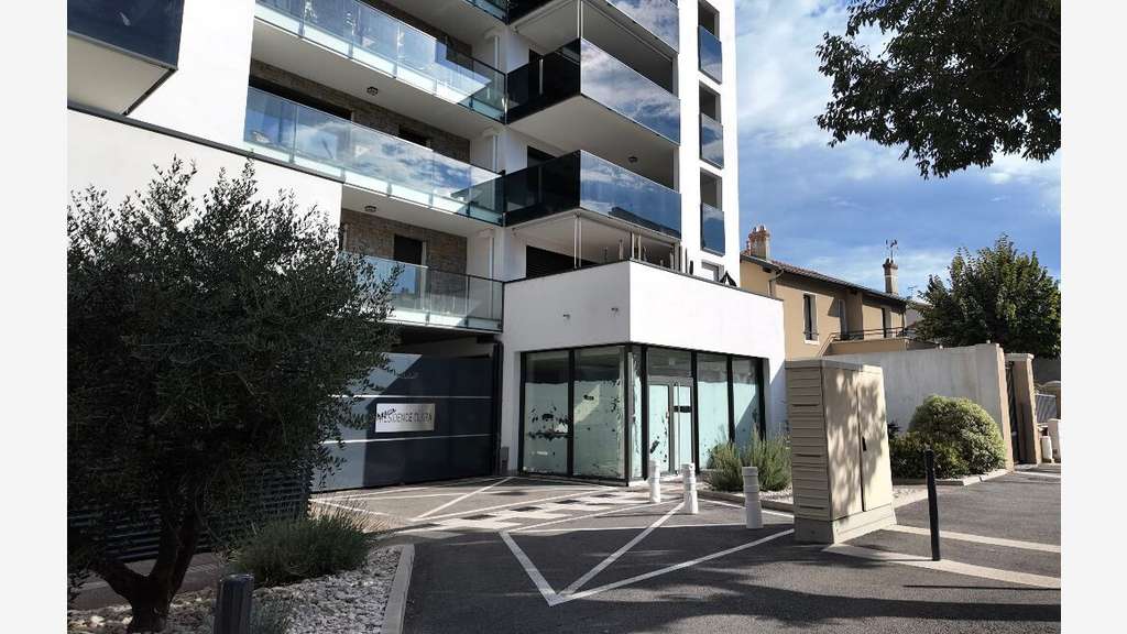 Vente local commercial 71m² en VEFA à Valence