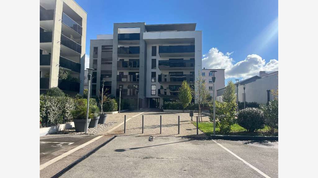 Vente local commercial 71m² en VEFA à Valence