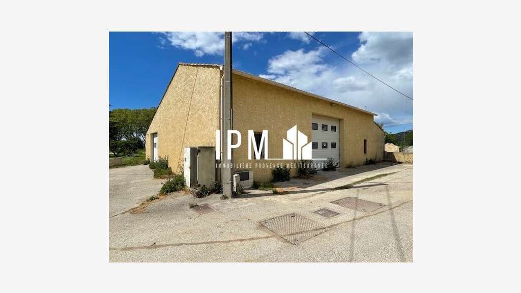 Vente local 204m² forte visibilité à Peyrolles