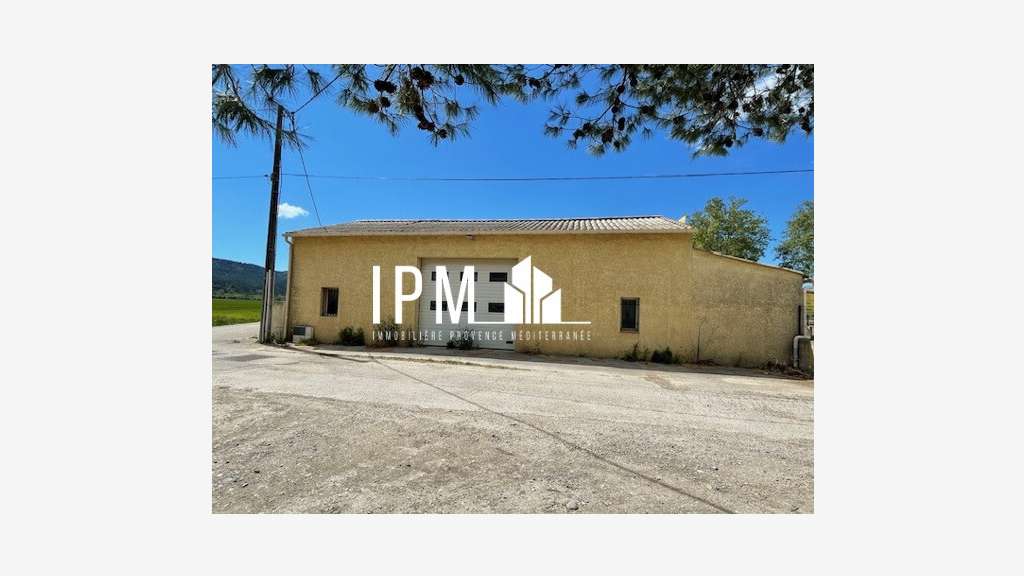 Vente local 204m² forte visibilité à Peyrolles