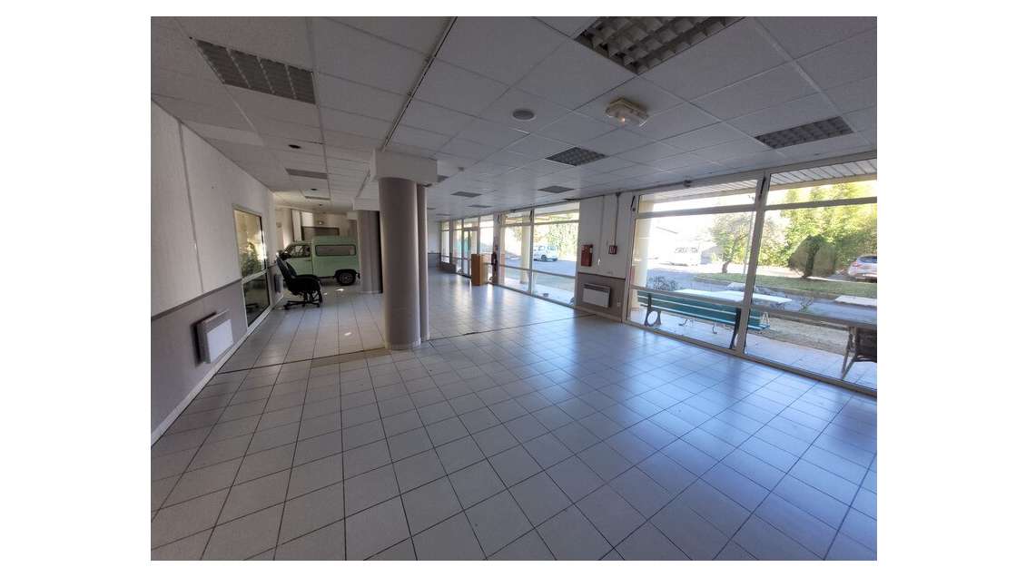 A vendre idéal investisseur local 434m² à Alès