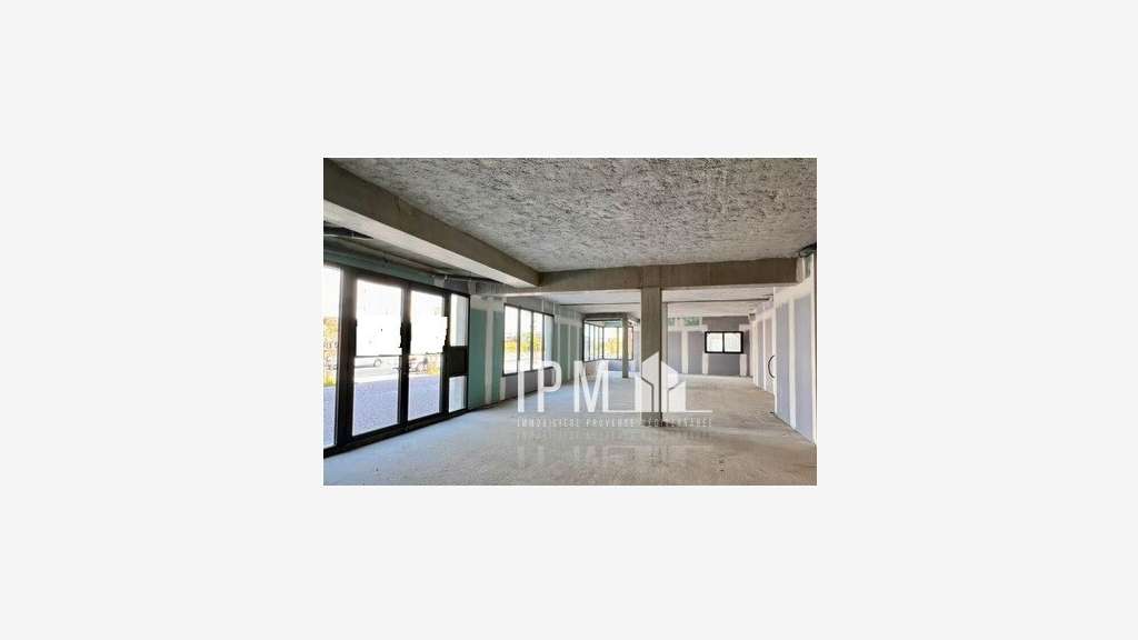 Local 76m² à vendre Rognac 13340