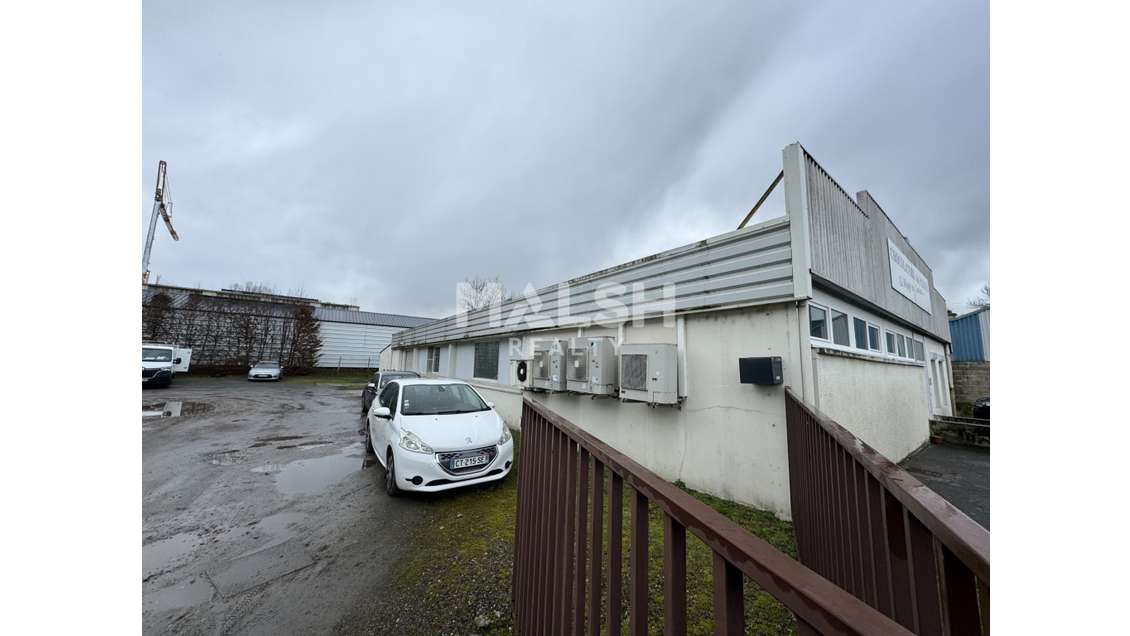 Locaux 387m² non divisibles à vendre à Chambon