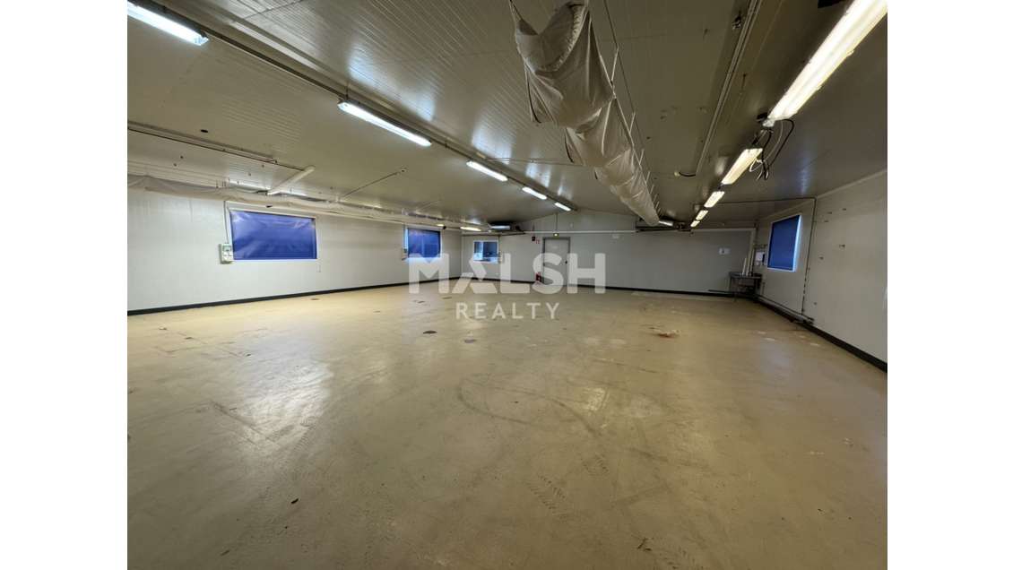 Locaux 387m² non divisibles à vendre à Chambon