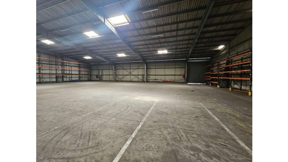 Local d'activité 3800m² à vendre à Angers Est