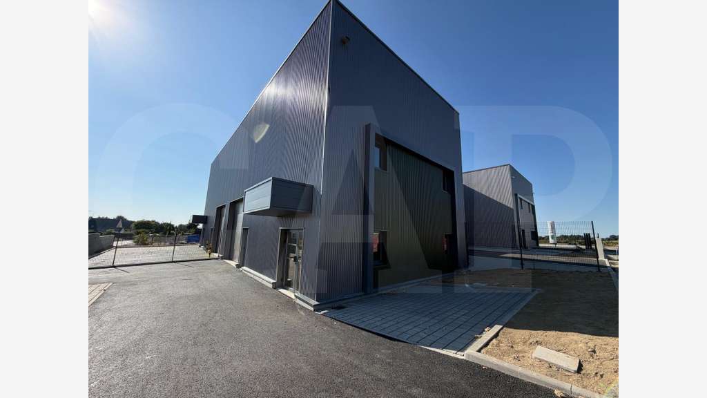 Cellule d'activités neuves 175m² à vendre à Bédée