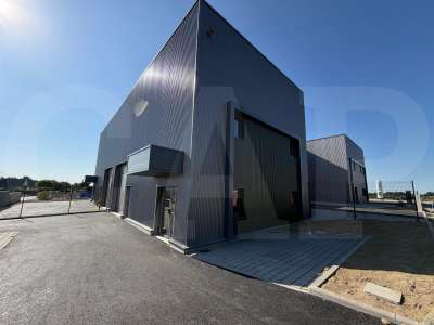 Cellule d'activités neuves 175m² à vendre à Bédée