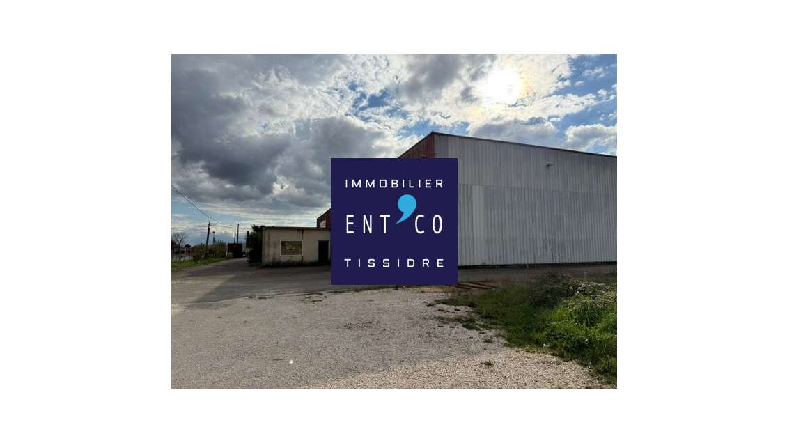 AV entrepôt spacieux et fonctionnel à Castelculier