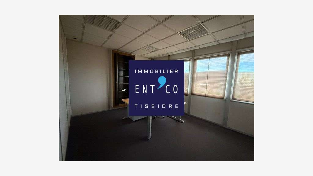 AV entrepôt spacieux et fonctionnel à Castelculier