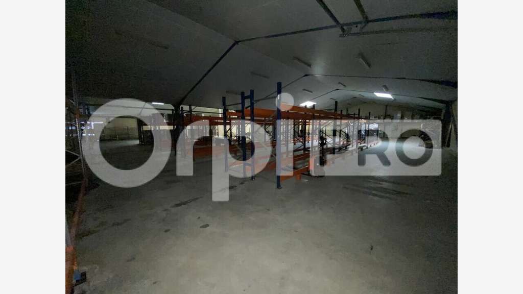 Bâtiment d'activité 1100m² à vendre à Caylus