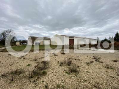 Bâtiment d'activité 1100m² à vendre à Caylus