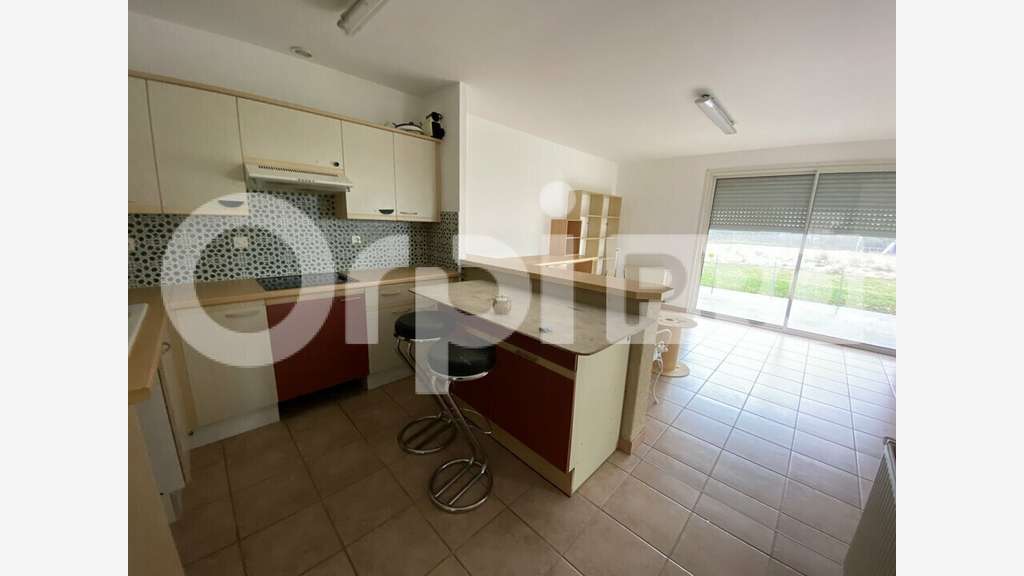 Bâtiment d'activité 1100m² à vendre à Caylus