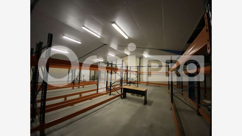 Bâtiment d'activité 1100m² à vendre à Caylus