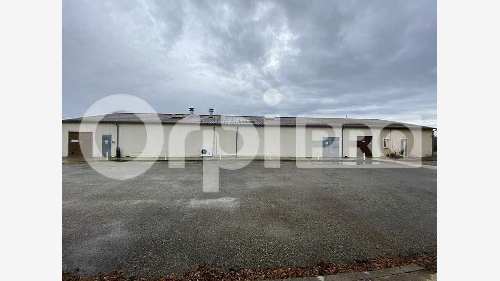 Bâtiment d'activité 1100m² à vendre à Caylus