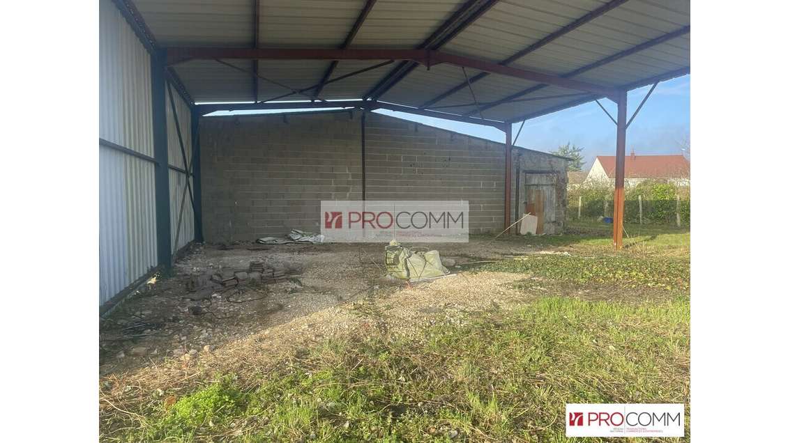 Local d'activité 1020m² à vendre à Illiers Combray
