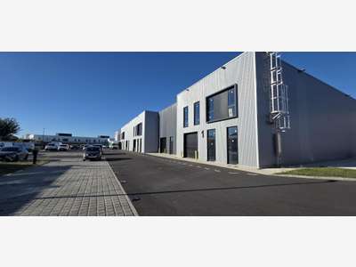 Local d'activité 366m² à vendre Sud Est d'Angers