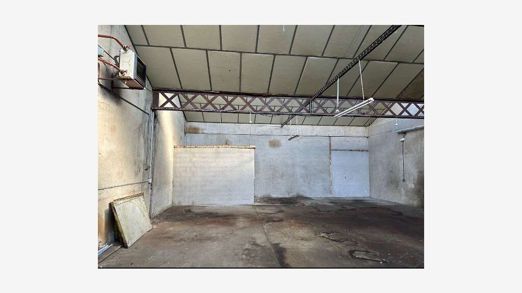 AV local d'activité 945m² à Limas Rue de Maladière