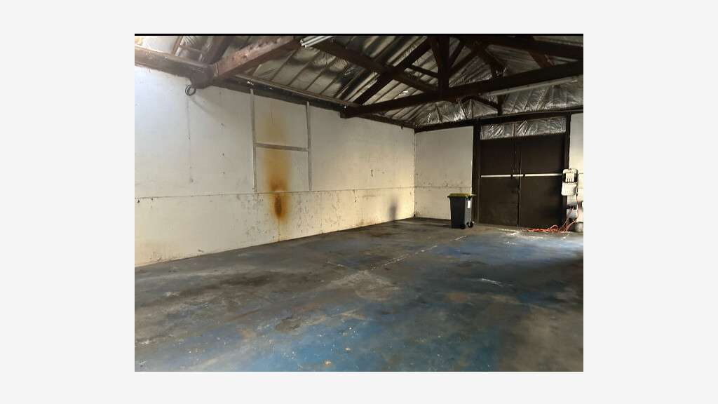 AV local d'activité 945m² à Limas Rue de Maladière
