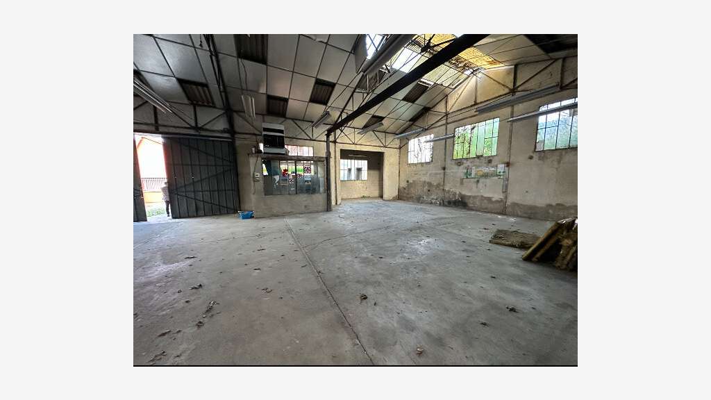AV local d'activité 945m² à Limas Rue de Maladière