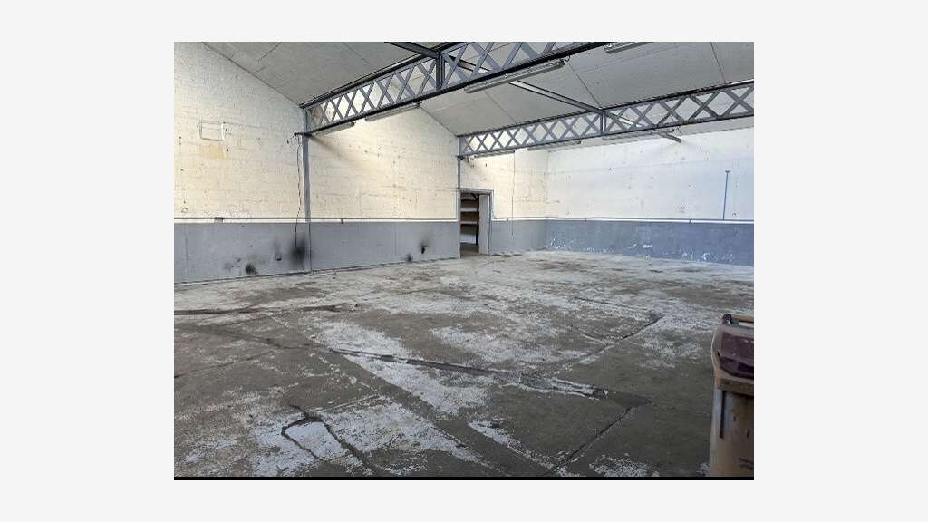 AV local d'activité 945m² à Limas Rue de Maladière